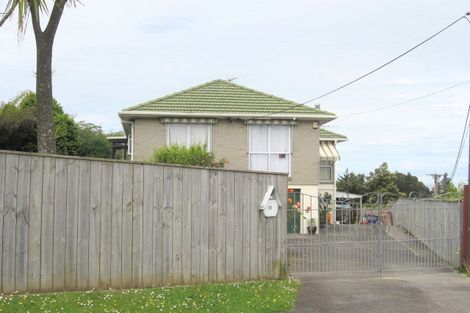 Photo of property in 17 Merton Avenue, Glenfield, Auckland, 0627