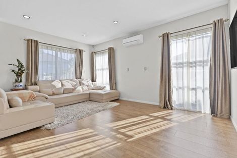 Photo of property in 21b Stamford Crescent, Flat Bush, Auckland, 2019