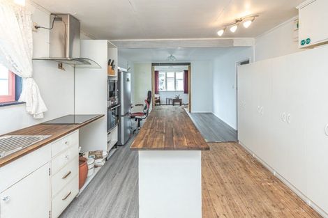 Photo of property in 40 Hussey Street, Waverley, 4510