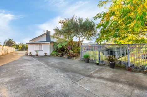 Photo of property in 40 Woodglen Road, Glen Eden, Auckland, 0602