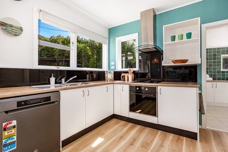 Photo of property in 8 Jalna Avenue, Khandallah, Wellington, 6035