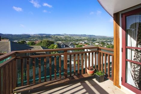 Photo of property in 8a Cullen Place, Tawa, Wellington, 5028