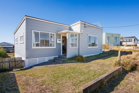 Photo of property in 13 Nelson Street, Foxton Beach, Foxton, 4815