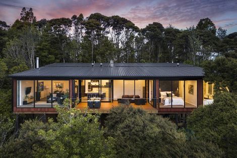 Photo of property in 182 Scenic Drive, Titirangi, Auckland, 0604