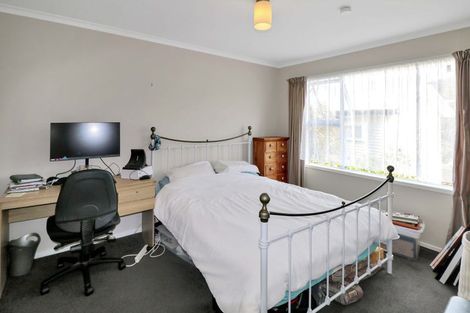 Photo of property in 27 Kellsmere Crescent, Island Bay, Wellington, 6023