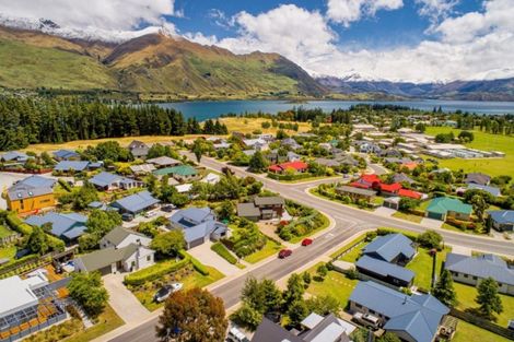 Photo of property in 4 Aspinall Street, Wanaka, 9305