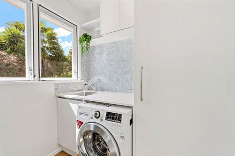 Photo of property in 31 Aplin Place, Birkdale, Auckland, 0626