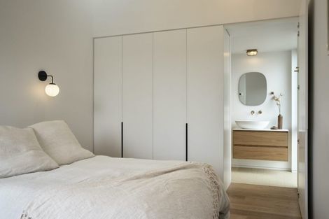 Photo of property in 63 Mcdonnell Road, Arrowtown, 9302