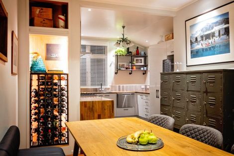 Photo of property in 2 Convent Road, Bluff Hill, Napier, 4110