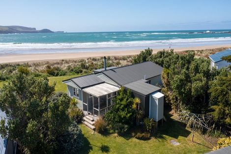Photo of property in 501 Waikawa Curio Bay Road, Curio Bay, Tokanui, 9884