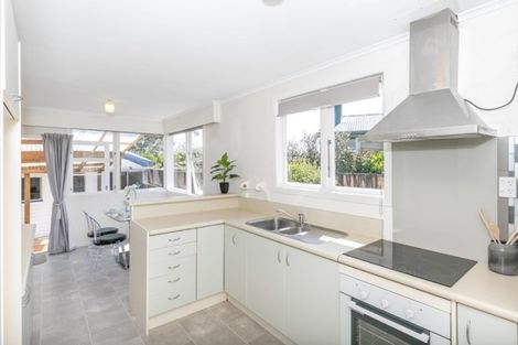 Photo of property in 2 Rhonda Avenue, Deanwell, Hamilton, 3206