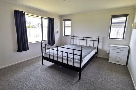 Photo of property in 13 Kamahi Place, One Tree Point, 0118