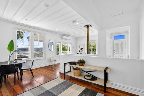 Photo of property in 1 Denholm Road, Hospital Hill, Napier, 4110