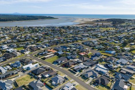 Photo of property in 17 Forbes Road, Foxton Beach, Foxton, 4815