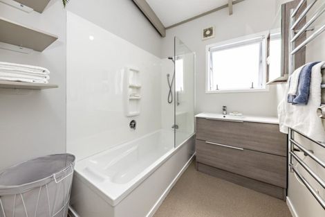 Photo of property in 8a Commissariat Road, Mount Wellington, Auckland, 1060