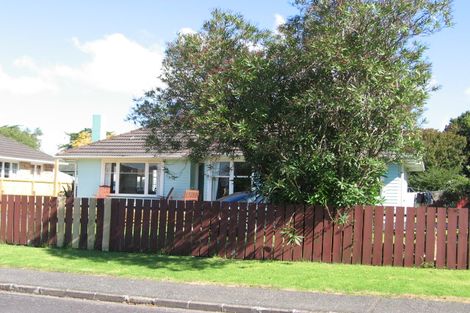 Photo of property in 4 London Street, Te Atatu Peninsula, Auckland, 0610