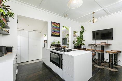 Photo of property in 5 Don Buck Road, Henderson, Auckland, 0614