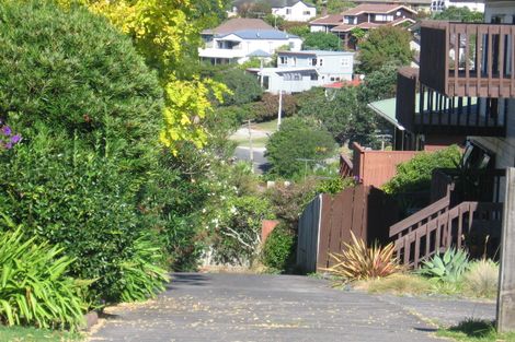 Photo of property in 1/16 Kiteroa Terrace, Rothesay Bay, Auckland, 0630