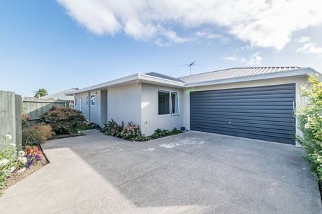 Photo of property in 11 Honeysuckle Place, Northcote, Christchurch, 8052
