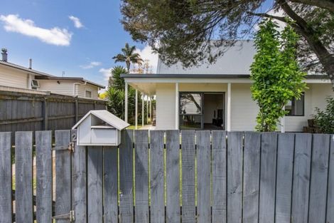 Photo of property in 2 Braeburn Place, Takanini, 2112