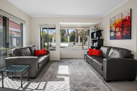 Photo of property in 16 Gillett Place, Botany Downs, Auckland, 2014