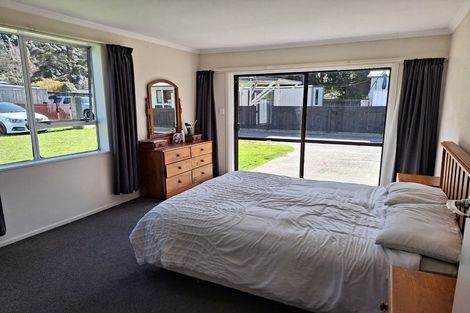 Photo of property in 15b Black Beech Street, Birchville, Upper Hutt, 5018