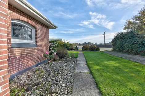 Photo of property in 93 Seaward Road, Edendale, 9825