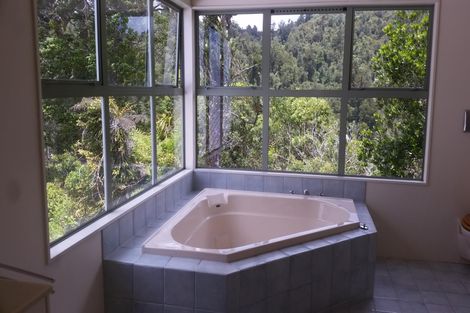Photo of property in 182 Opanuku Road, Henderson Valley, Auckland, 0612