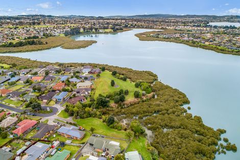 Photo of property in 18 Reremanu Place, Weymouth, Auckland, 2103