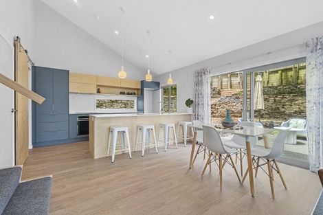 Photo of property in 5 Awanui Street, Merrilands, New Plymouth, 4312