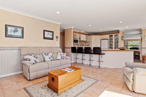 Photo of property in 5 Buckingham Place, Bethlehem, Tauranga, 3110