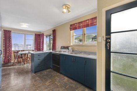 Photo of property in 74 Arahura Crescent, Waitangirua, Porirua, 5024