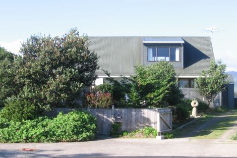 Photo of property in 25 Tobys Way, Waikanae Beach, Waikanae, 5036