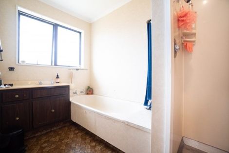 Photo of property in 37 Humphries Place, Awapuni, Palmerston North, 4412