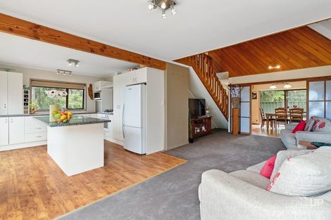 Photo of property in 242 Forest Hill Road, Waiatarua, Auckland, 0612