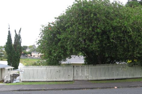 Photo of property in 77 Selwyn Crescent, Forrest Hill, Auckland, 0620