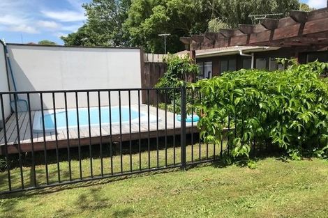 Photo of property in 8 Zenith Place, Conifer Grove, Takanini, 2112