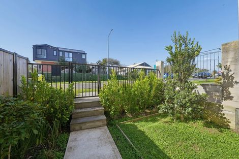 Photo of property in 250a Great North Road, Henderson, Auckland, 0612