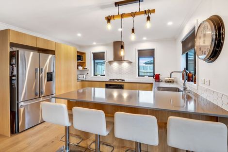 Photo of property in 42 Silicon Way, Fitzherbert, Palmerston North, 4410