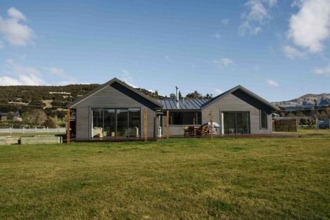 Photo of property in 570 Aubrey Road, Wanaka, 9305