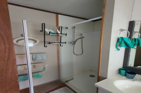 Photo of property in 34 Sartors Avenue, Northcross, Auckland, 0630