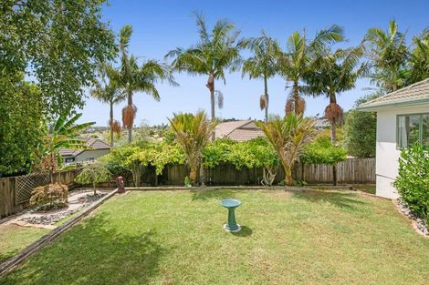 Photo of property in 10 Jacanas Place, Unsworth Heights, Auckland, 0632