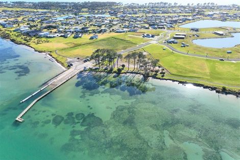 Photo of property in 10 Taniwha Place, Matarangi, 3592