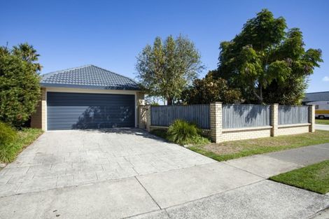 Photo of property in 122 Evans Road, Papamoa Beach, Papamoa, 3118