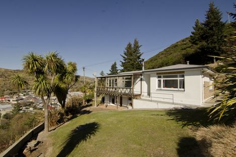 Photo of property in 89 Branxholm Street, Roxburgh, 9500