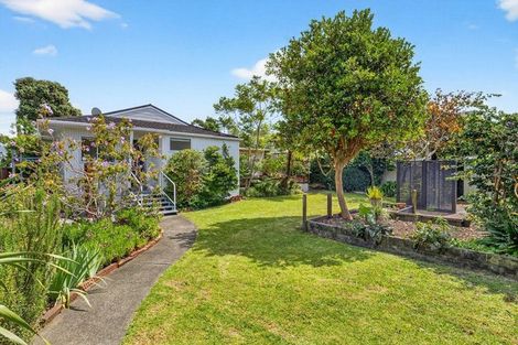 Photo of property in 15 Frieston Road, Milford, Auckland, 0620