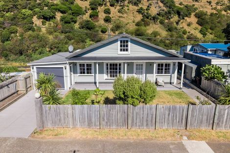Photo of property in 76 Tilley Road, Paekakariki, 5034