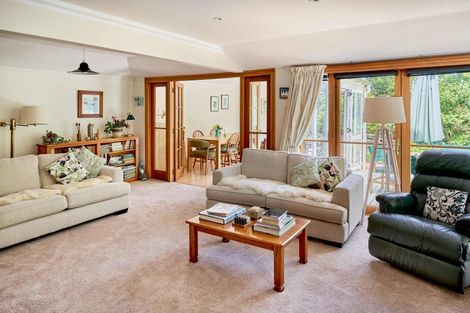 Photo of property in 15 Whiorau Grove, Lowry Bay, Lower Hutt, 5013