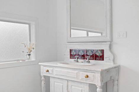 Photo of property in 20 Komiti Road, Tinopai, 0593