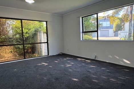 Photo of property in 26b Cheltenham Terrace, Newlands, Wellington, 6037